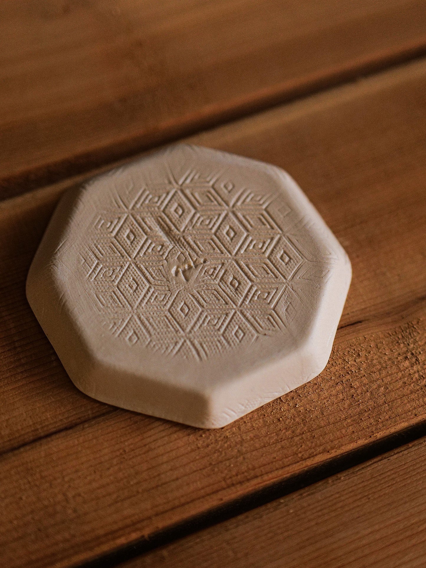 Assiette octogonale petite Blanche Spako Clay