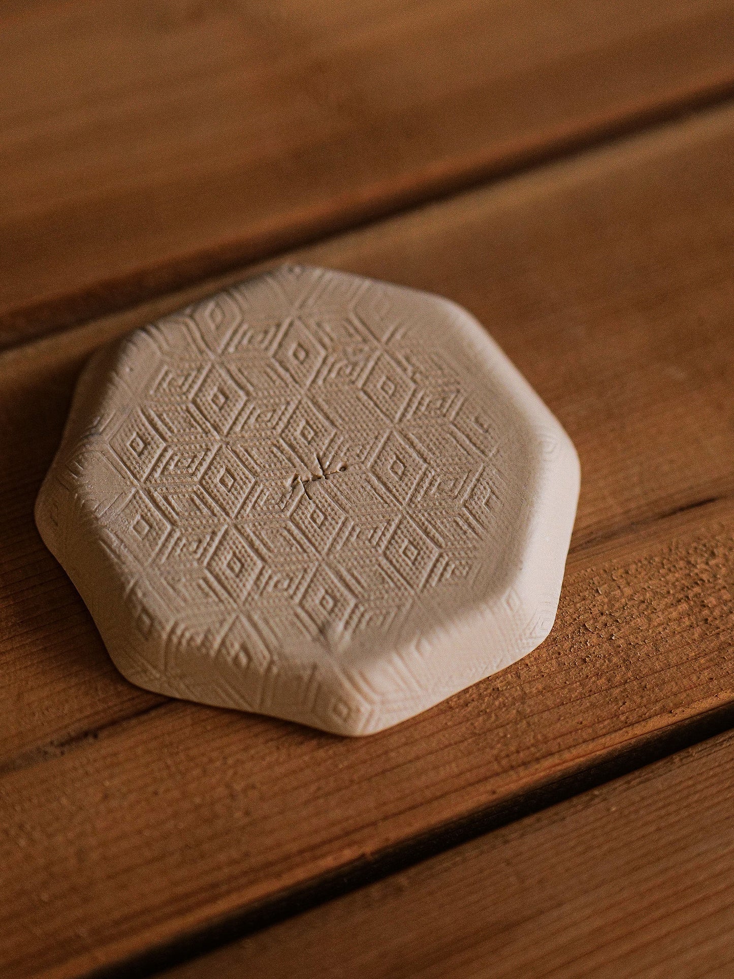 Assiette octogonale petite Blanche Spako Clay