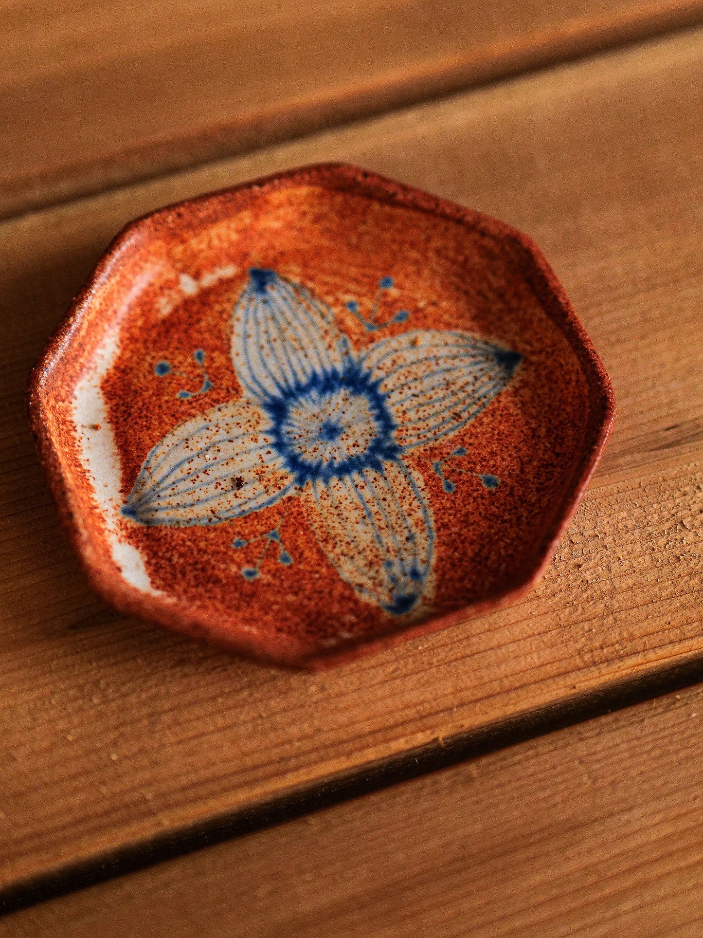 Spako Clay octagonal small gold/white plate