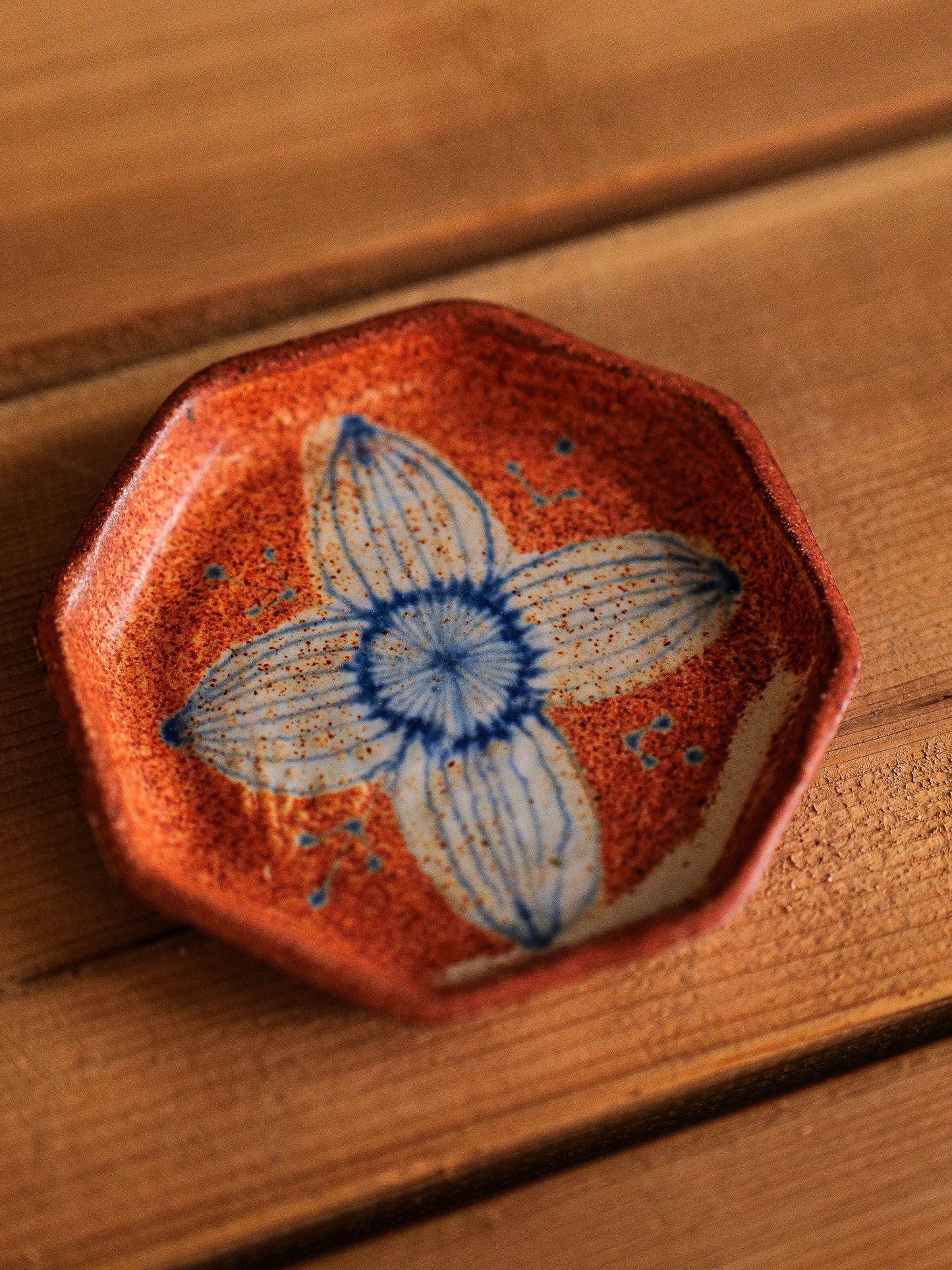 Spako Clay octagonal small gold/white plate